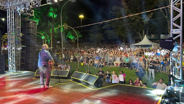 Com show do cantor Fernandinho, Páscoa da Família reúne mais de 30 mil pessoas no último dia de festa