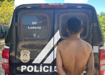 Dupla suspeita de integrar facção é presa com arma utilizada em “tribunal do crime”