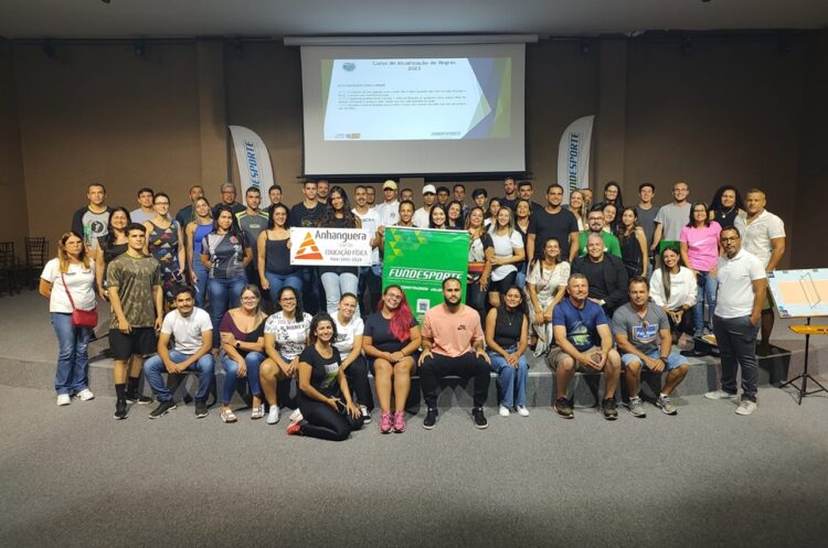 Com participação expressiva, curso em Nova Andradina atualizou profissionais sobre novas regras do vôlei