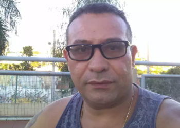 Condutor tenta ultrapassagem, colide Onix em caminhão e morre na Capital
