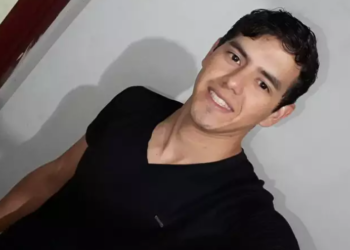 Motociclista morre ao colidir em homem que atravessava a Marcelino de bicicleta