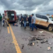 Colisão entre Hilux e carreta, que teve cabine arrancada, mata 2 e fere mais 2 gravemente