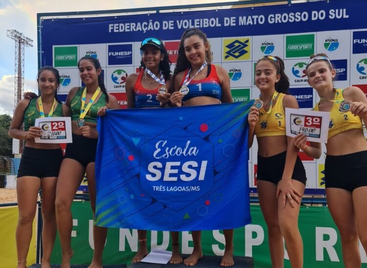 Alunos do Sesi conquistam 16 medalhas no vôlei de praia e nas artes marciais