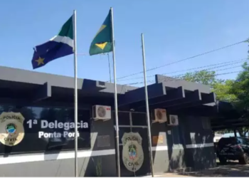 Homem é preso por agredir esposa com bebê no colo e a deixar trancada em casa