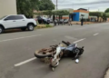 Motociclista de 28 anos morre atropelado por Hilux, após condutor não o enxergar em via