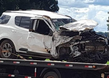 Colisão entre caminhonete e uma SUV deixa cinco pessoas feridas na MS-306