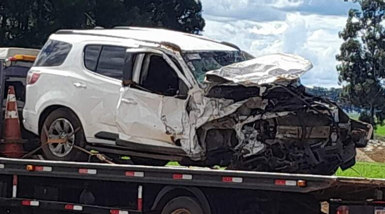 Colisão entre caminhonete e uma SUV deixa cinco pessoas feridas na MS-306