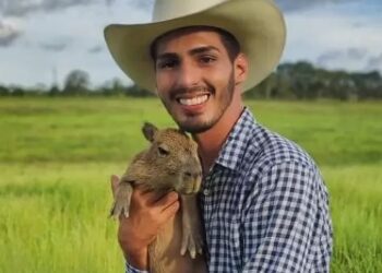 Tiktoker ‘pai’ de capivara ficará com ela, após polêmica