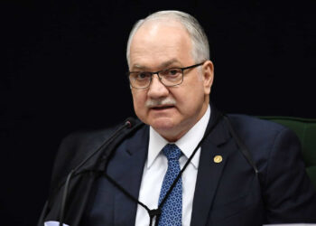 Fachin vota para tornar réus mais 200 golpistas do 8/1; placar vai a 3 a 0 em julgamento no STF
