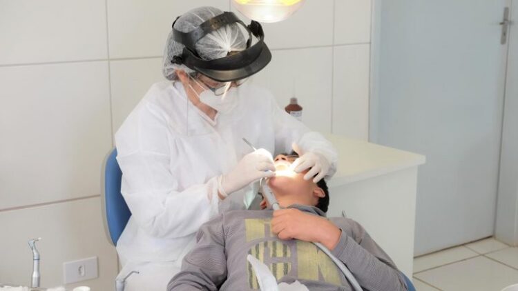 Capital amplia acesso a atendimento odontológico com implantação de novas equipes de saúde bucal