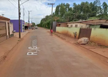 Bebê de 1 ano foge da babá de 17 e é encontrado sozinho na rua por casal