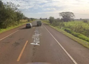 Motociclista de 50 anos cai em valeta e morre, após ser atingido por ônibus escolar