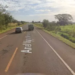 Motociclista de 50 anos cai em valeta e morre, após ser atingido por ônibus escolar