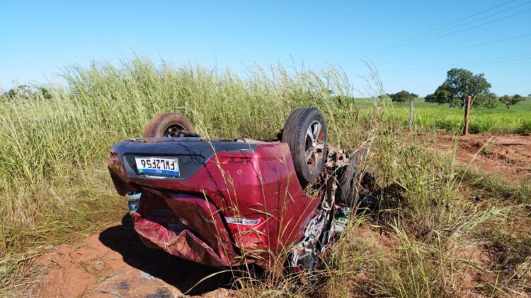 Três morrem e oito são resgatados em grave acidente na manhã deste sábado na BR-060