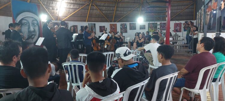 Com simpatia e  técnica, Camerata aproxima música clássica do público sul-mato-grossense