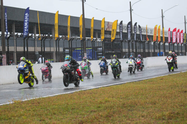 Debaixo de muita chuva, Moto 1000 GP retornou a Campo Grande e agitou o Autódromo Internacional