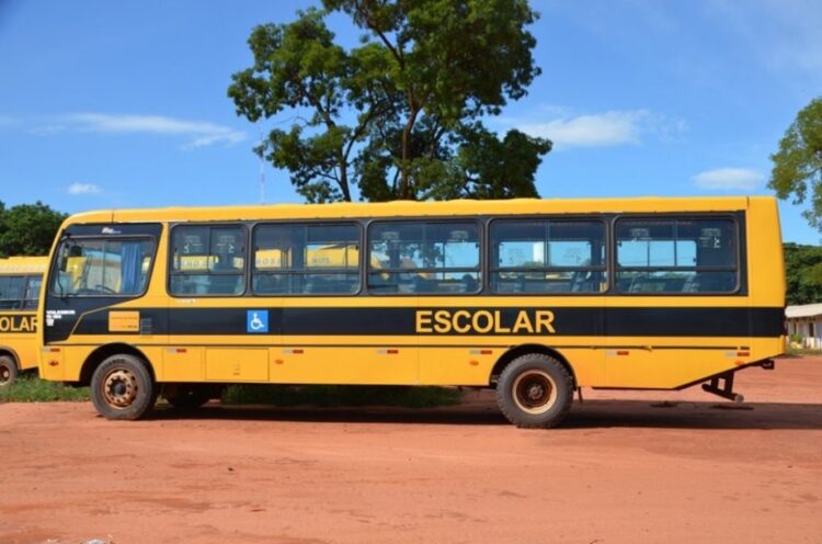 Aluno de 9 anos tem suspeita de traumatismo ao cair de ônibus escolar em MS