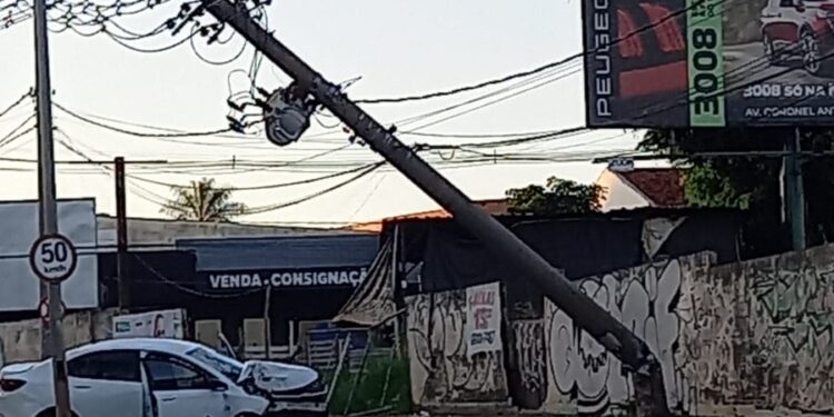 Dados revelam mais de 30 acidentes de trânsito envolvendo postes só este ano