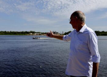 Secretário Hélio Peluffo vistoria obras da ponte sobre o Rio Paraguai para fortalecer a Rota Bioceânica