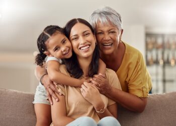 Hoje é o Dia do Abraço e especialista explica os benefícios que ato traz à saúde