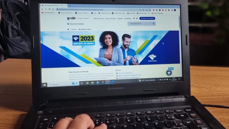A um mês do prazo final para entrega do imposto de renda, saiba onde tem ajuda gratuita