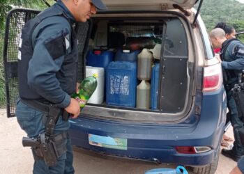 Estudante é presa por armazenar e vender combustível contrabandeado da Bolívia
