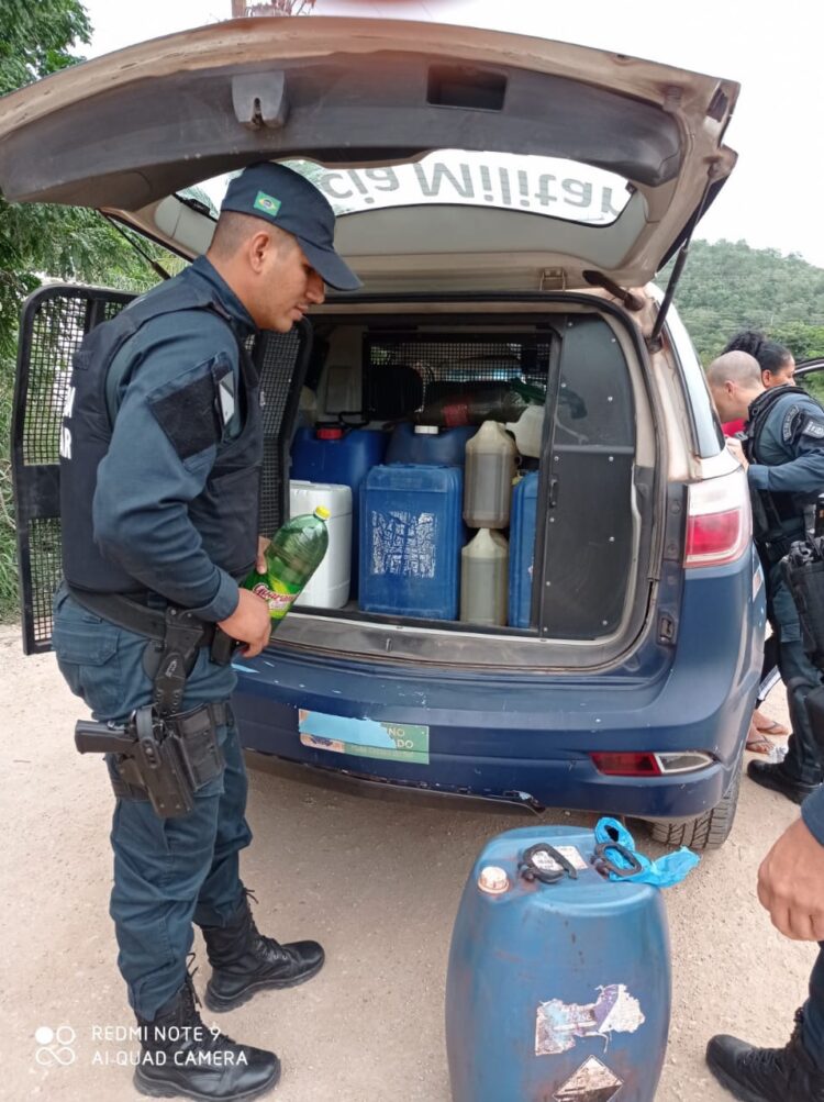 Estudante é presa por armazenar e vender combustível contrabandeado da Bolívia