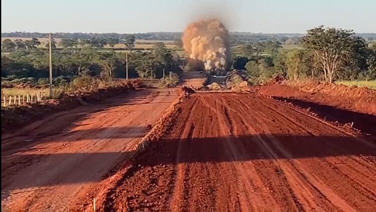 Vídeos mostram detonação de rochas na obra de pavimentação da MS-347