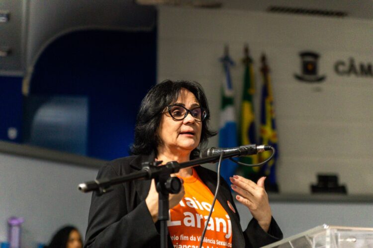 Senadora Damares Alves e comissões discutiram a questão da violência sexual infantil em palestra na Câmara de Campo Grande