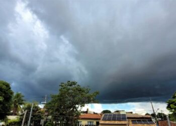 Segunda-feira chega com previsão de chuva e tempestades com raios e rajadas de vento em MS