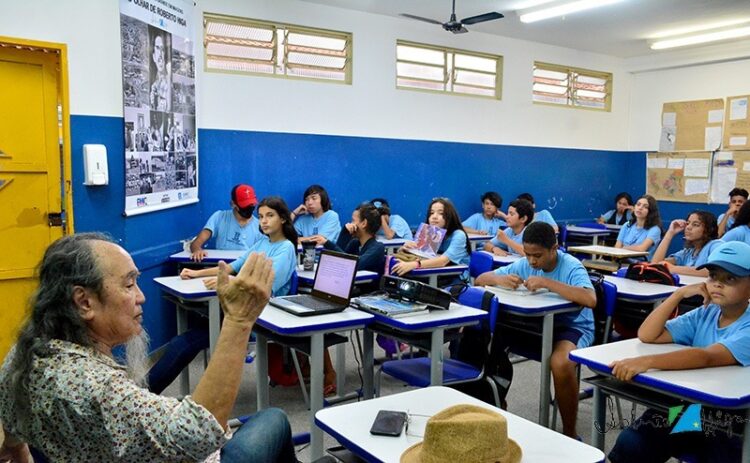 Roberto Higa ministra palestra fotográfica em escolas sobre história de Campo Grande