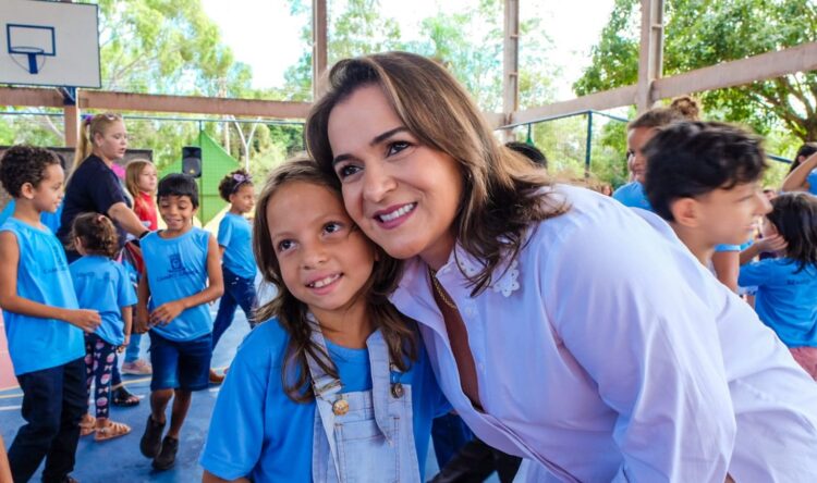 Comunidade escolar comemora revitalização da unidade da Chácara das Mansões