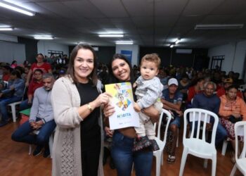 Prefeitura beneficia 300 famílias da Capital com assinatura de contratos de Habitação e Regularização Fundiária