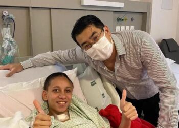 Após AVC grave, paciente surpreende ao cantar Parabéns para celebrar 3 anos de renascimento