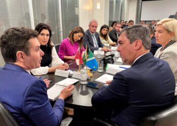 Governador se reúne com ministros e reforça parcerias com União para potencializar projetos de habitação