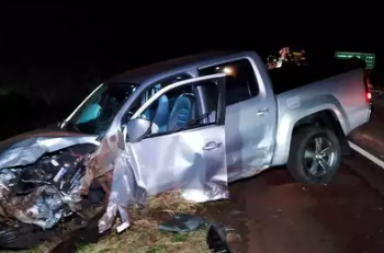 Colisão entre caminhonete Amarok e VW Gol mata uma pessoa na BR-376