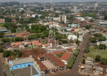 Adolescente morre ao colidir moto com poste, após sair da Festa da Linguiça