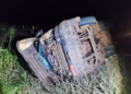 Condutor de caminhão fica ferido, após perder controle e capotar veículo na BR-158