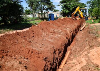 Bairros Panamá e Popular recebem obras de implantação de rede de esgoto