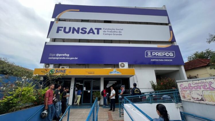 Ação itinerante da Funsat encaminha 128 candidatos para processo seletivo de frigorífico