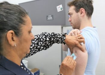 Mudança na temperatura acende o alerta e reforça importância de colocar a vacina em dia