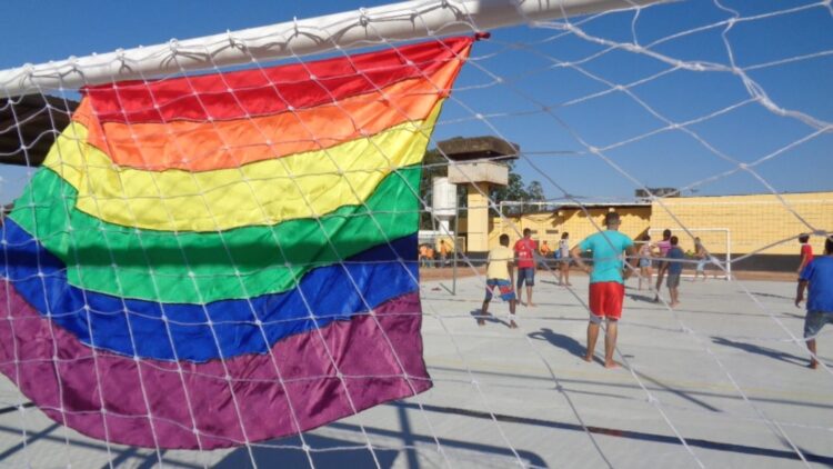 Na quadra ou na cela, comunidade LGBTQIA+ se divide em times para combater LGBTfobia
