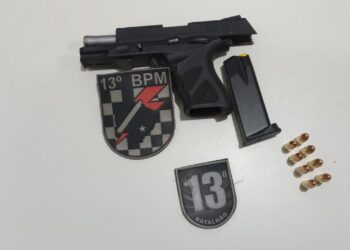 CAC é preso com pistola, após separar briga da esposa com a ex em bar na Capital