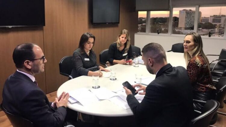 Adriane busca em Brasília recursos para concluir obras paralisadas em Campo Grande