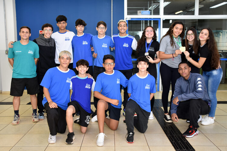 Medalhistas em torneios, atletas da Escola Sesi de Campo Grande ganham reconhecimento dos colegas