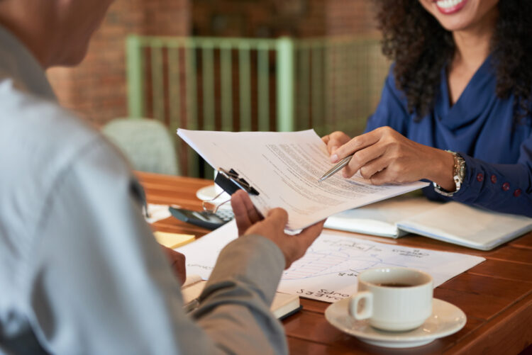 Acadêmicos e professores de curso de Direito oferecem atendimento gratuito em aldeia urbana