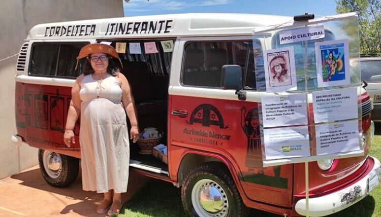 Cordelteca Itinerante estaciona em Dourados para lançamentos de dez cordéis infantis