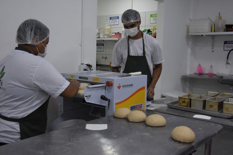 Semana dos Alimentos Orgânicos: Processo de certificação feito pelo Senai leva pães de MS para o Brasil