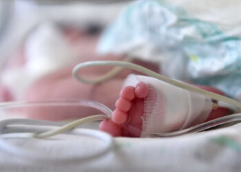 Bebê tem cabeça arrancada durante o parto em hospital