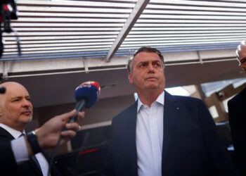 Alexandre manda PF apreender passaporte e armas de Bolsonaro